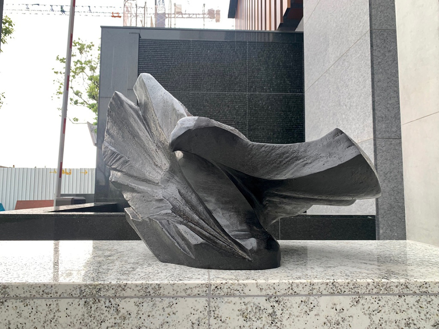 公共空間雕塑《大鵬展翅》