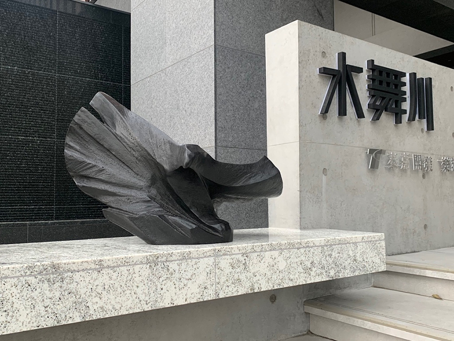 公共空間雕塑《大鵬展翅》